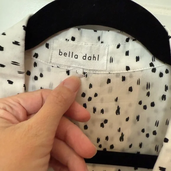 Bella Dahl Clean Front White and Black Dotted Button Down Shirt size Large - Picture 3 of 7